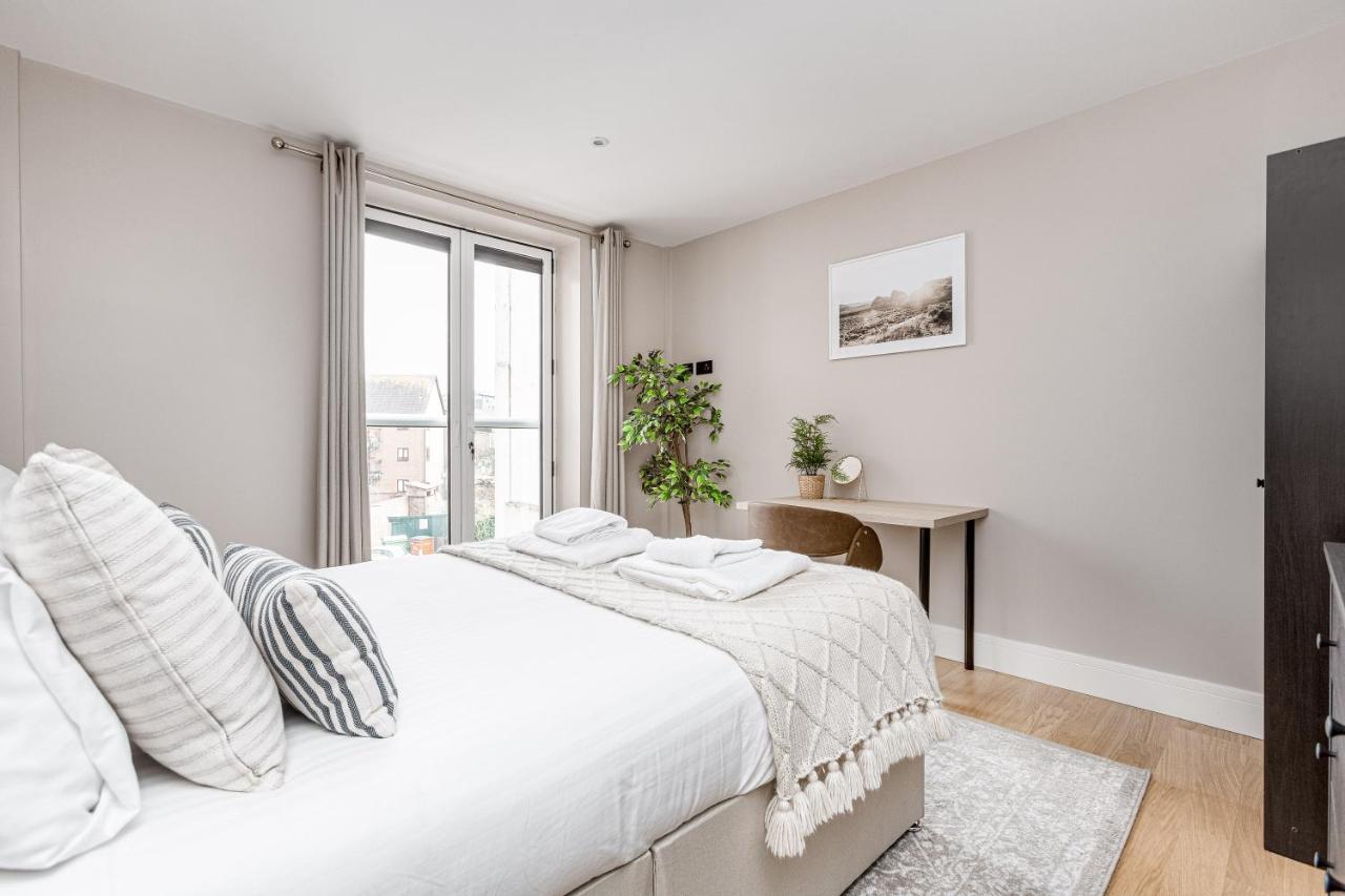 Staines-upon-Thames Charming 1 Bedroom Apt , Town Centre, Wifi, Free Parking By Tent Serviced Apartments מראה חיצוני תמונה